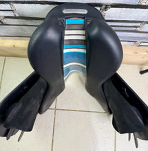 Load image into Gallery viewer, 16 1/2” Wide (AO) Voltaire Palm Beach 2024 Jump Saddle - Black - FIN Panel