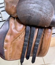 Load image into Gallery viewer, 17” 30 (MW) Stubben Siegfried GP Hunting Saddle - Brown - Suede Knees