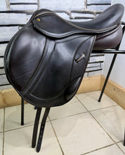 Load image into Gallery viewer, 17 1/2” MN Kruger MonoFlap Jump Saddle - Brown - High Wither - Jumping/XC - TB ROR