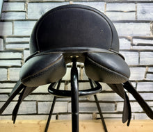 Load image into Gallery viewer, 17 1/2” Wide/Changeable Gullet Wintec 500 GP Saddle - Black