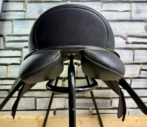 17 1/2” Wide/Changeable Gullet Wintec 500 GP Saddle - Black