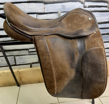 Load image into Gallery viewer, 18” MW Fylde Marjory Suede Show/Working Hunter Saddle -Brown- Suede Top