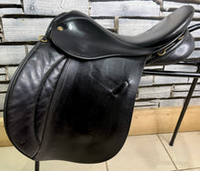 Load image into Gallery viewer, 17” Wide Farrington/Shires GP Saddle - Black
