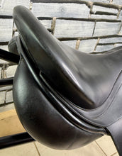 Load image into Gallery viewer, 17 1/2” MW Albion K2 GP Saddle - Black -Big Blocks- Mega Comfy