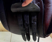 Load image into Gallery viewer, 16 1/2” Wide Sandringham Cob GP Saddle - Brown - English Leather