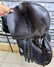 Load image into Gallery viewer, 17 1/2” Medium Lemetex ‘The Stylist’ Jump Saddle - Black
