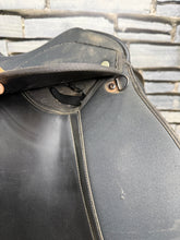 Load image into Gallery viewer, 17” Medium Thorowgood Maxam GP Saddle - Black