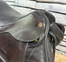 Load image into Gallery viewer, 17” MW Paul Jones Jump Saddle - Brown
