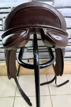 Load image into Gallery viewer, 17 1/2” Wide Barnsby USDF Dressage Saddle - Brown
