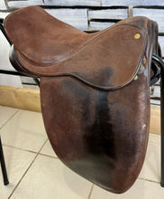 Load image into Gallery viewer, 15” Medium Morris &amp; Nolan WH Working Hunter Saddle - Brown - Suede - Working Hunter
