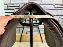 Load image into Gallery viewer, 17” MW-Wide Ideal Ramsey Show/WH Saddle - Brown