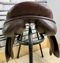 Load image into Gallery viewer, 17 1/2” XW/WW Symmonds Designer GP Saddle - Brown