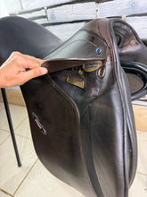 Load image into Gallery viewer, 17 1/2” 30/MW Stubben Roxanne GP/Jump Saddle -Brown- Diamonte &amp; Patent Trim 2025