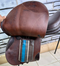 Load image into Gallery viewer, 18 1/2” MW Voltaire Stutgartt Double Flap Jump Saddle - Brown