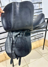 Load image into Gallery viewer, 17 1/2” MW Ideal VSD Saddle - Black