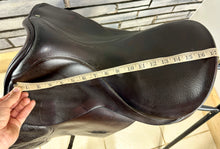 Load image into Gallery viewer, 17 1/2” MW Spalding Eclipse Dressage Saddle - Brown