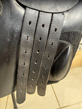 Load image into Gallery viewer, 16” Medium (33) Prestige John Whitaker Junior Pony Jumping Saddle - Black