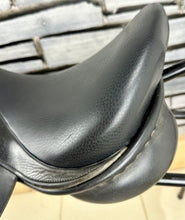 Load image into Gallery viewer, 17 1/2” MW Ideal VSD Saddle - Black