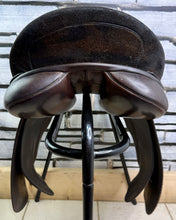 Load image into Gallery viewer, 17 1/2” Wide Paul Jones Working Hunter Saddle -Brown- Suede Seat &amp; Knees