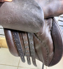 Load image into Gallery viewer, 17 1/2” 28 (M) Stubben Siegfried Extra GP/Jump Hunting Saddle - Brown