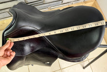 Load image into Gallery viewer, 17 1/2” MW Hockenden Saddlery Monoflap Dressage Saddle - Black