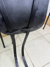 Load image into Gallery viewer, 17” Wide Trapezius Panel Long Strap Saddle - Black
