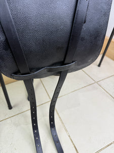 17” Wide Trapezius Panel Long Strap Saddle - Black