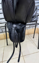 Load image into Gallery viewer, 17 1/2” Medium Heritage Yin-Yang Dressage Saddle - Black