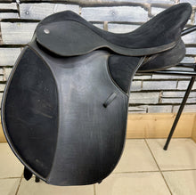 Load image into Gallery viewer, 18” XW Changeable Gullet Thorowgood Compact GP Saddle -Black- Flocked