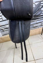 Load image into Gallery viewer, 17” M/Changeable Gullet Wintec Dressage Saddle - Black