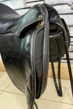 Load image into Gallery viewer, 17 1/2” MW Ideal/Crown Toshina Dressage Saddle - Black
