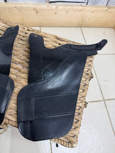 Load image into Gallery viewer, S/H Wow Foregirth Saddle Attachment - Black