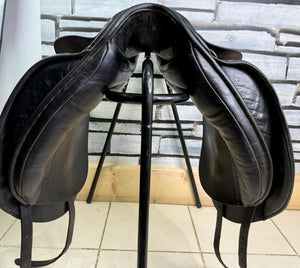 17 1/2” MW Ideal/Crown Toshina Dressage Saddle - Black