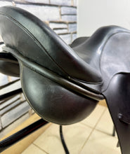 Load image into Gallery viewer, 17 1/2” Wide Ideal/Batchelors Suzannah Dressage Saddle - Black