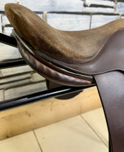 Load image into Gallery viewer, 16” XW Jeffries Close Contact Show/WH Saddle - Brown - Extra Wide