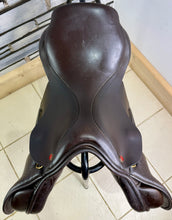Load image into Gallery viewer, 17 1/2” Medium Albion K2 Jump Saddle - Brown