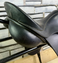Load image into Gallery viewer, 17” Medium Albion Style Dressage Saddle - Black
