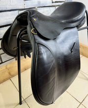 Load image into Gallery viewer, 16 1/2” XW Extra Wide English GP Saddle - Black - XW Cob Tree