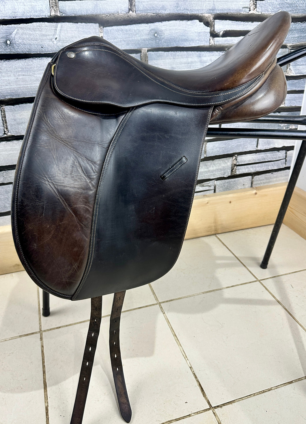16 1/2” XW/Changeable Gullet Colliegate Convertible Dressage Saddle - Brown