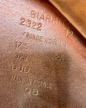 Load image into Gallery viewer, 17 1/2” Medium-MW Devoucoux Biarritz Double Flap Jump Saddle - Brown/Tan