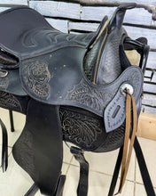 Load image into Gallery viewer, 16” Treeless Leather Western Saddle - Fit Any Width - Black