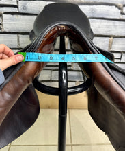 Load image into Gallery viewer, 18” 28 (MN) Stubben Siegfried C.S. Jump Saddle - Brown