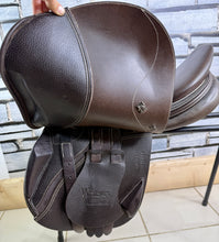 Load image into Gallery viewer, 17” MW/Wide Whitaker Madrid Jump Saddle - Brown