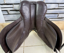 Load image into Gallery viewer, 16 1/2” Wide Farrington Jump Saddle - Brown