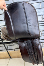 Load image into Gallery viewer, 18” XW Olney (Fylde Marjory) Suede Show/Working Hunter Saddle -Brown- Suede Top