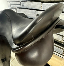 Load image into Gallery viewer, 17 1/2” Wide Symmonds Designer VSD/GP Saddle - Brown