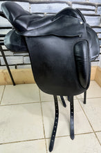 Load image into Gallery viewer, 17” Wide Trapezius Panel Long Strap Saddle - Black
