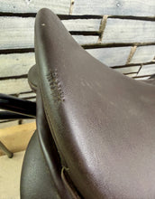 Load image into Gallery viewer, 17” XW/Changeable Gullet Wintec 500 VSD GP Saddle - Brown - Cair - Extra Wide