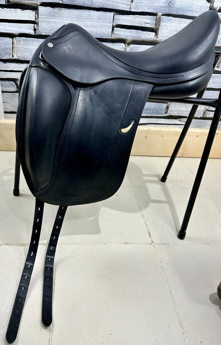 17 1/2” Wide +2 Equipe Emporio Monoflap 2018 Dressage Saddle - Black