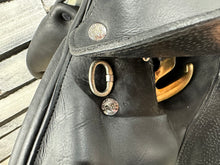 Load image into Gallery viewer, 17 1/2” MW Voltaire Lexington Monoflap Jump Saddle - Black